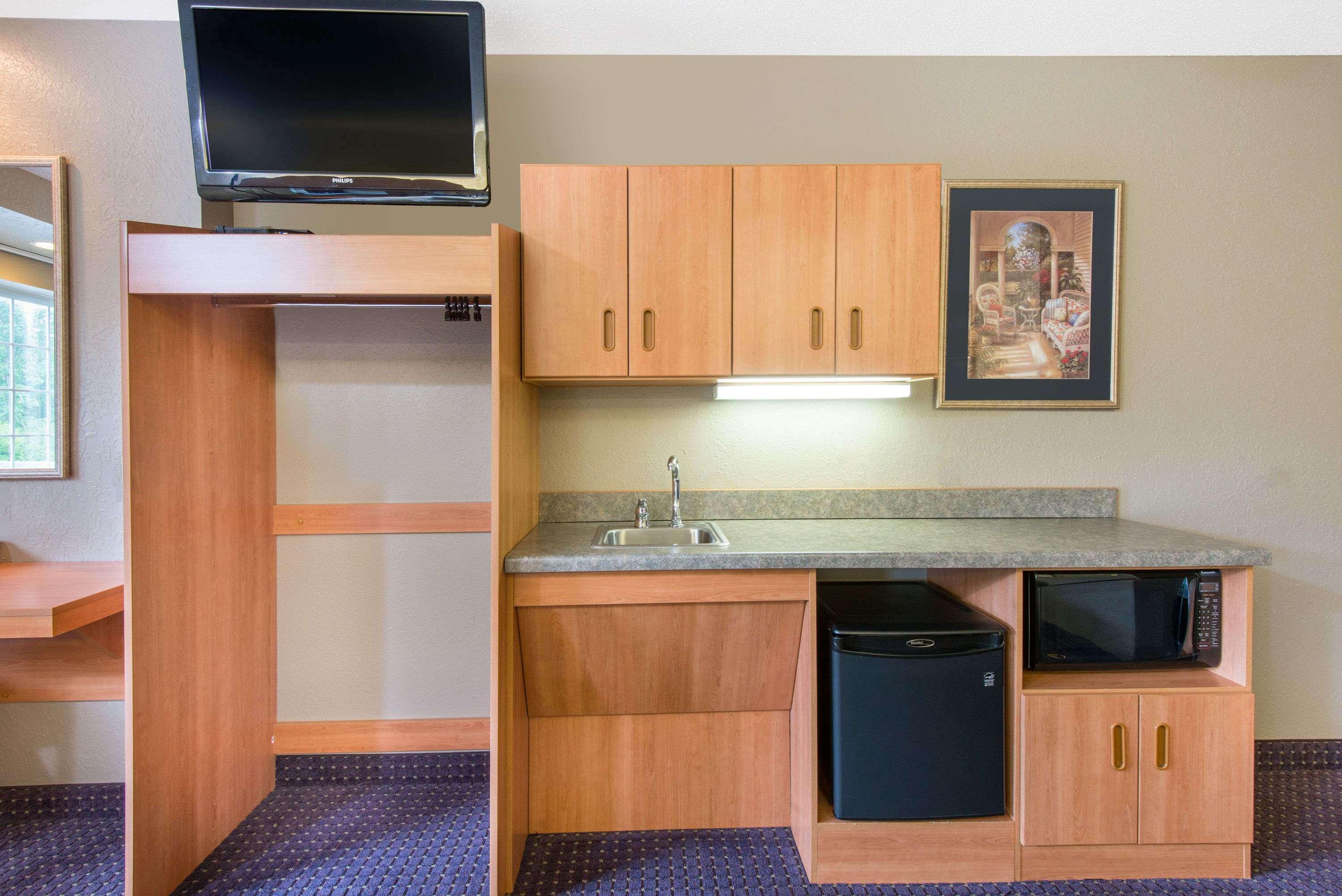 Microtel Inn & Suites By Wyndham Hazelton/Bruceton Mills Bagian luar foto