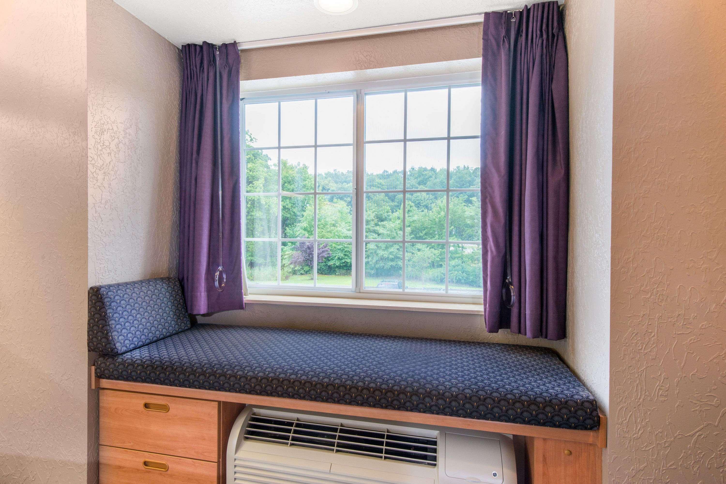 Microtel Inn & Suites By Wyndham Hazelton/Bruceton Mills Bagian luar foto