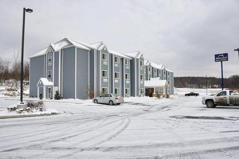 Microtel Inn & Suites By Wyndham Hazelton/Bruceton Mills Bagian luar foto
