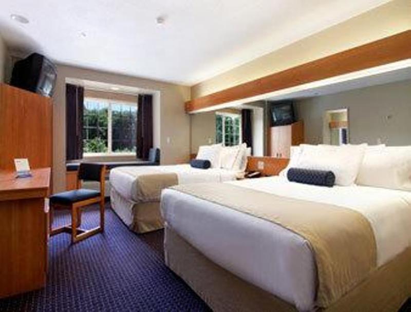 Microtel Inn & Suites By Wyndham Hazelton/Bruceton Mills Ruang foto